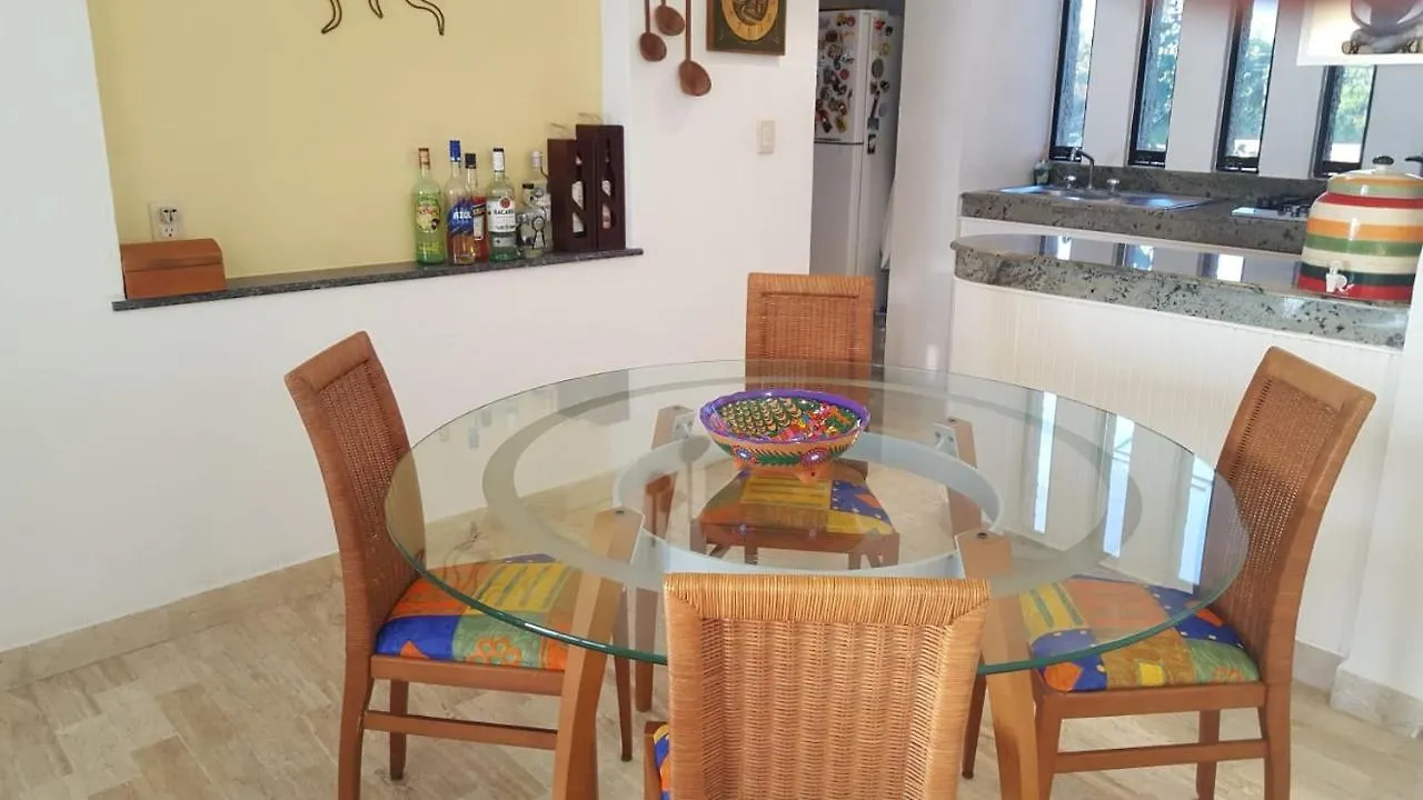 A La Orilla Del Mar Puerto Juarez Cancun
