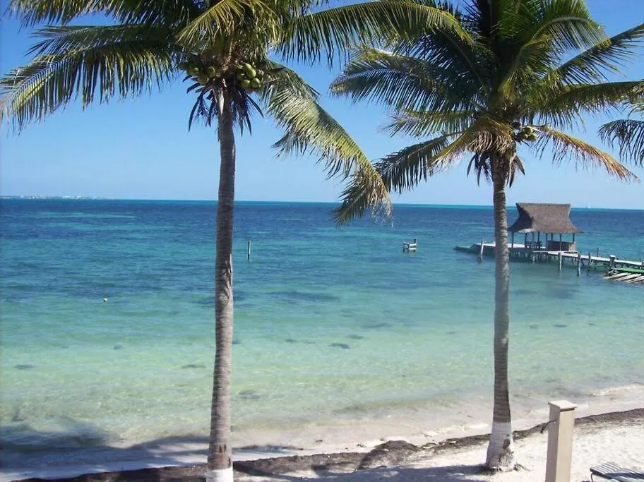 A La Orilla Del Mar Puerto Juarez Cancun Mexico